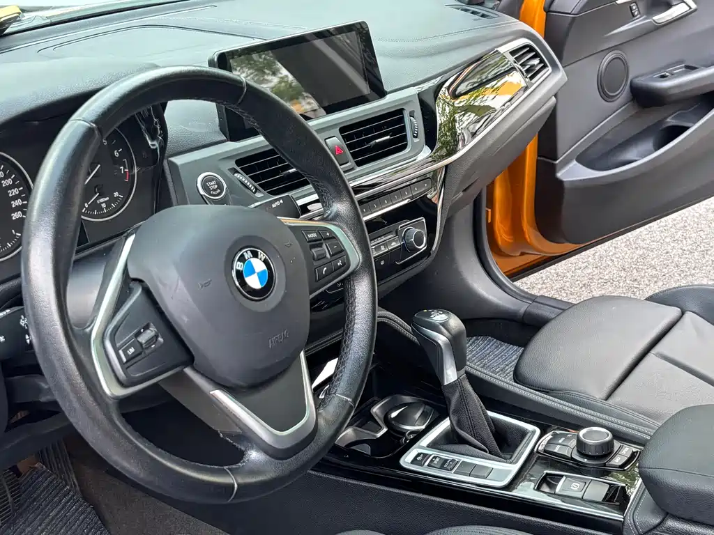 BMW 1 Series 2018 — фото 14