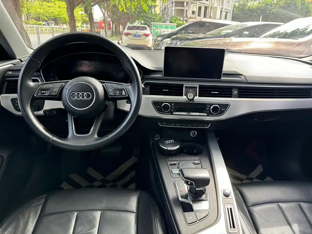Audi A4L 2018