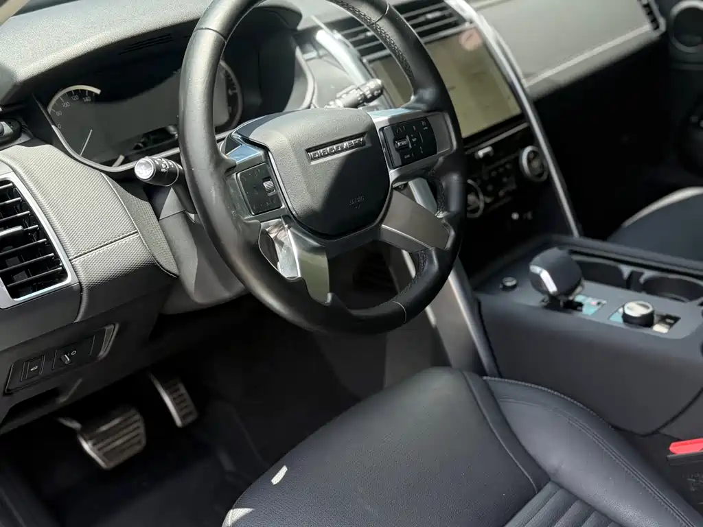 Land Rover Discovery 2022
