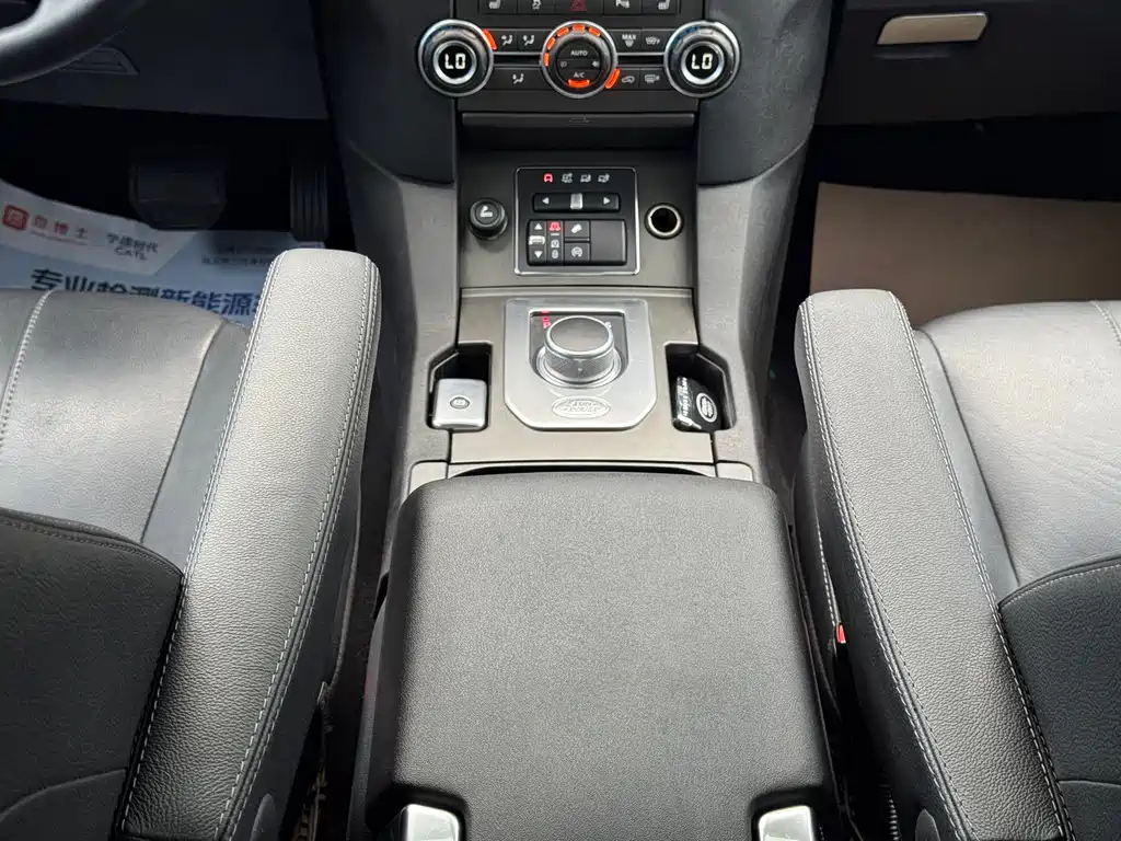 Land Rover Discovery 2014 — фото 17
