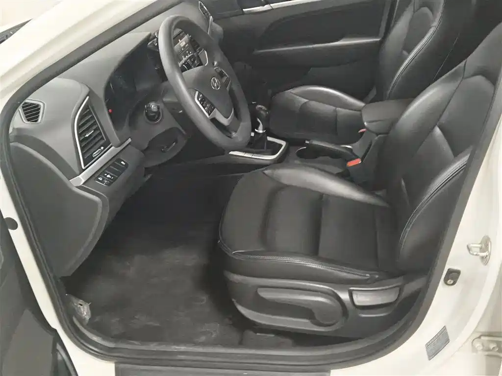 Hyundai Elantra 2019 — фото 11
