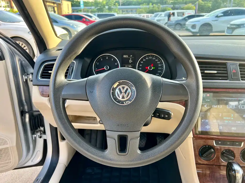 Volkswagen Lavida 2014