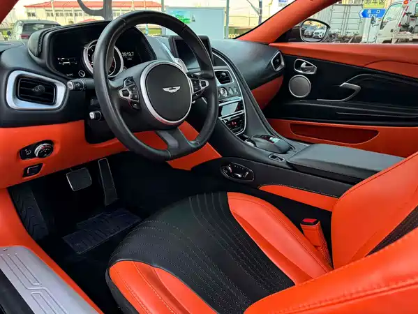 Aston Martin DB11 2019