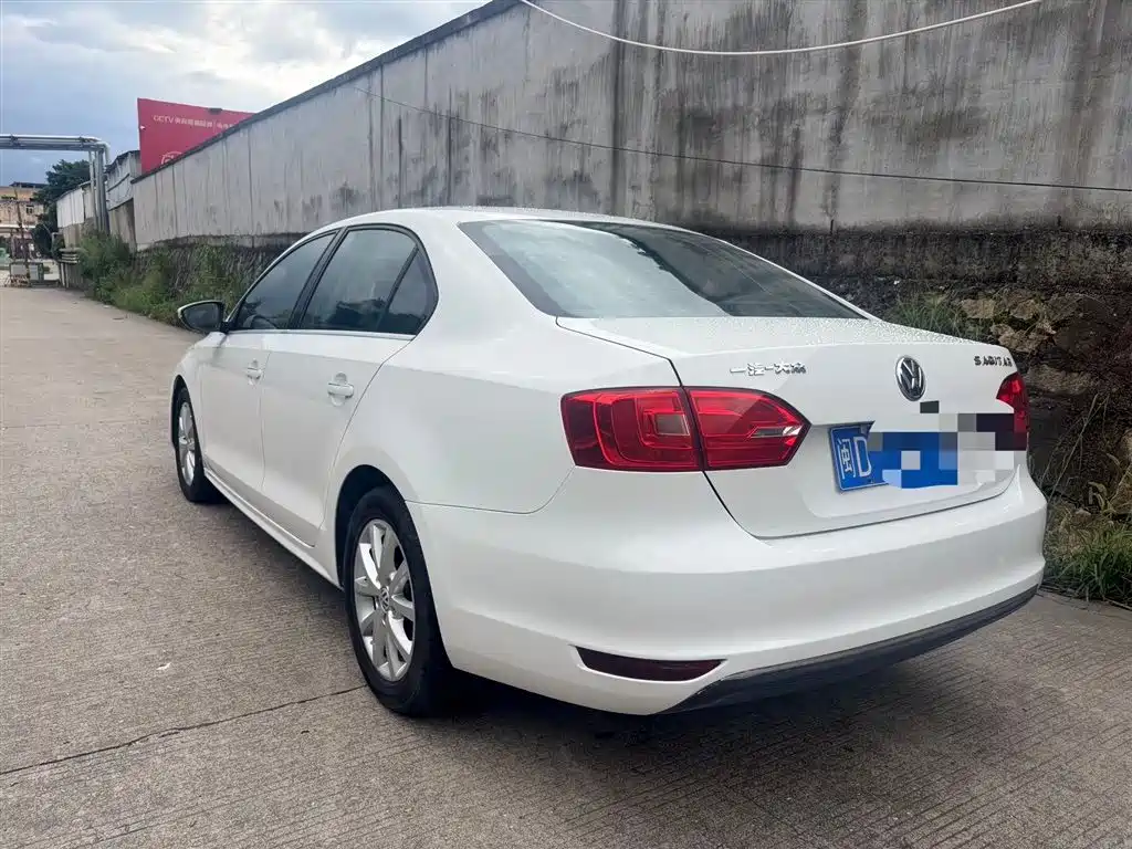 Volkswagen Sagitar 2013