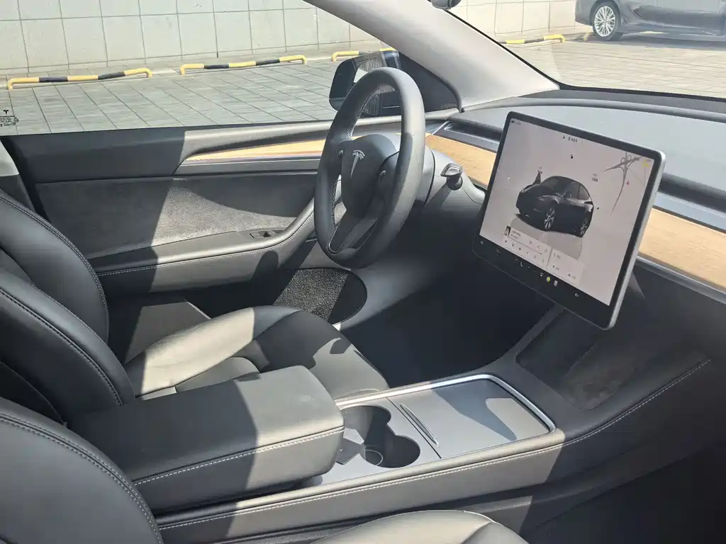 Tesla Model Y 2023 — фото 13
