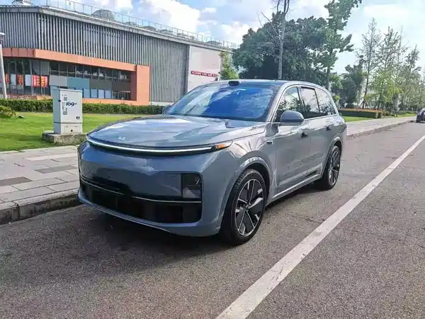 Li Auto L8 2025