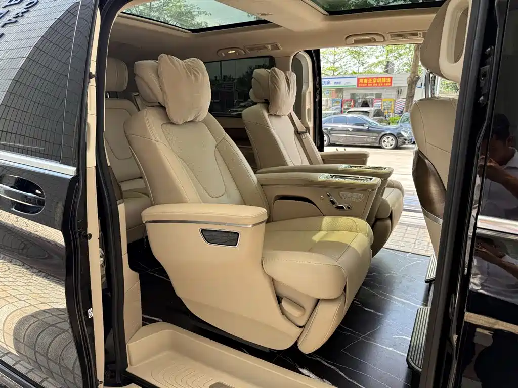 Mercedes-Benz V-Class 2023 — фото 25