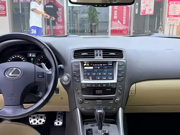 Lexus IS 2010