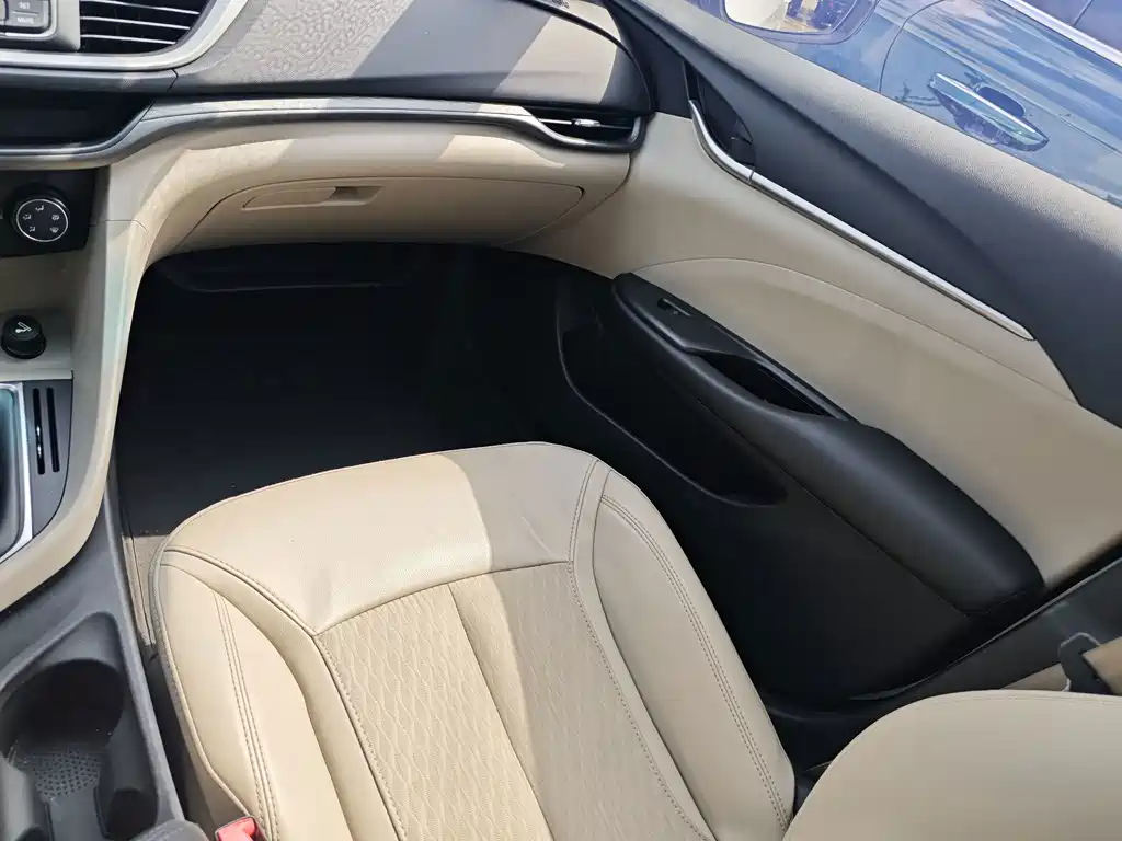 Buick Excelle GT 2017 — фото 10