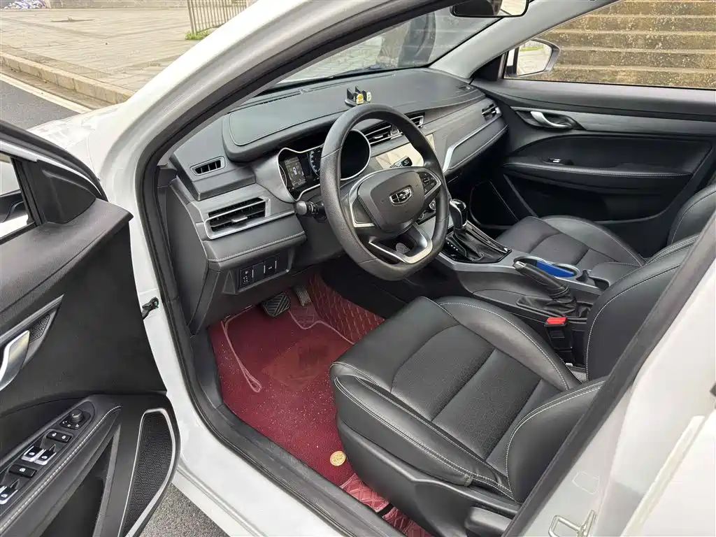 Geely Emgrand 2022