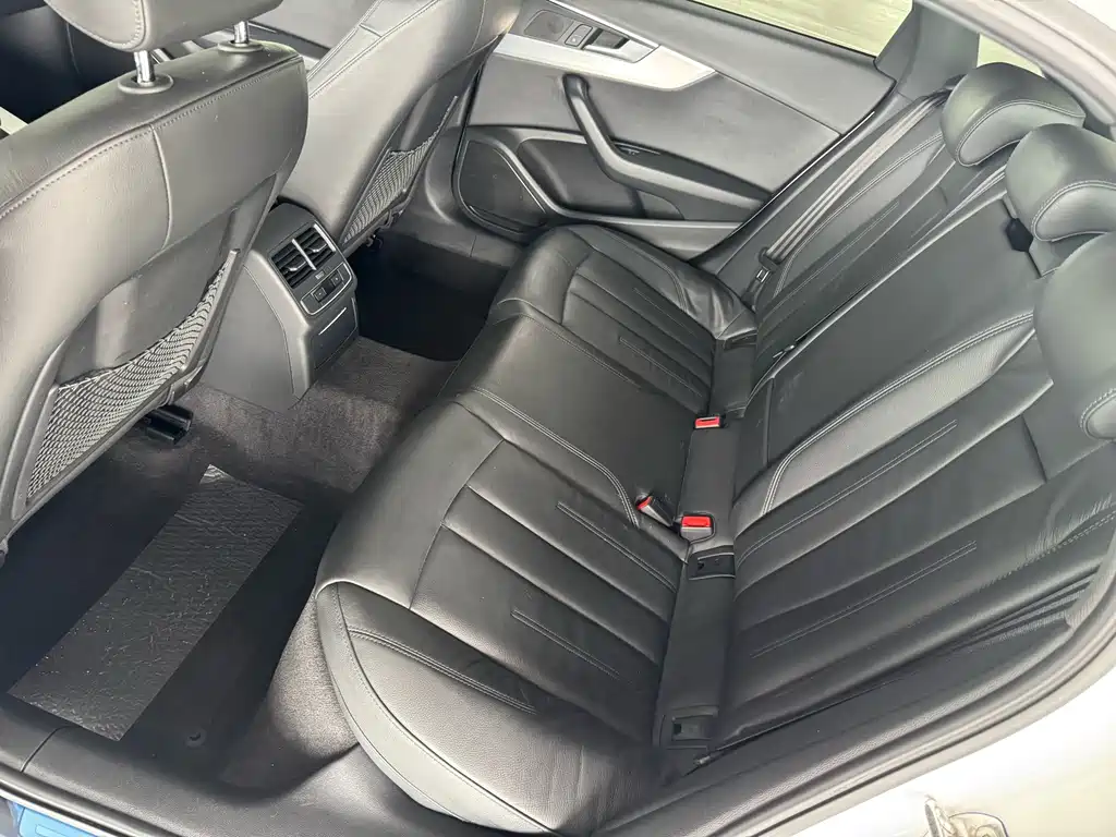 Audi A4L 2019