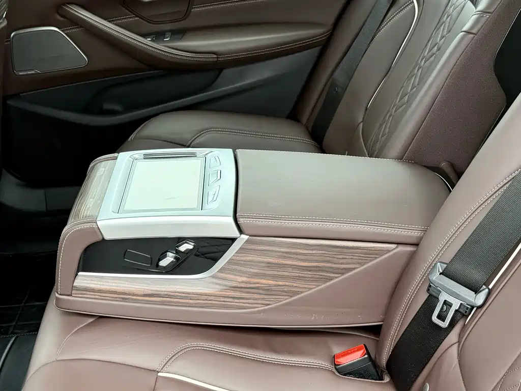 BMW 5 Series 2020 — фото 20