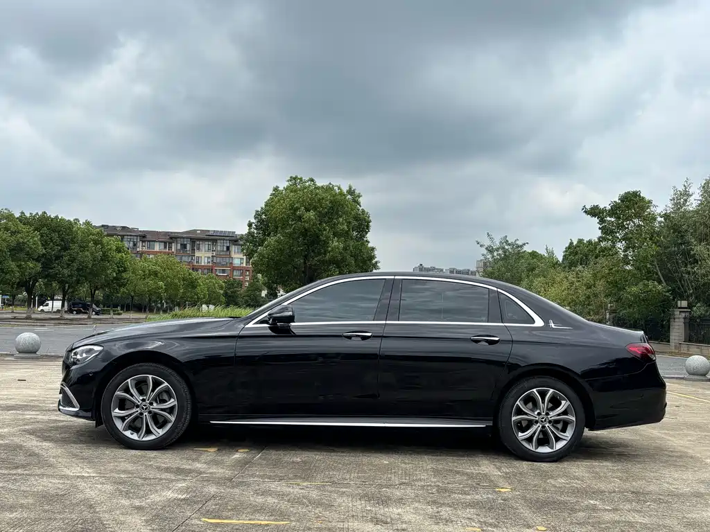 Mercedes-Benz E-Class 2023 — фото 4