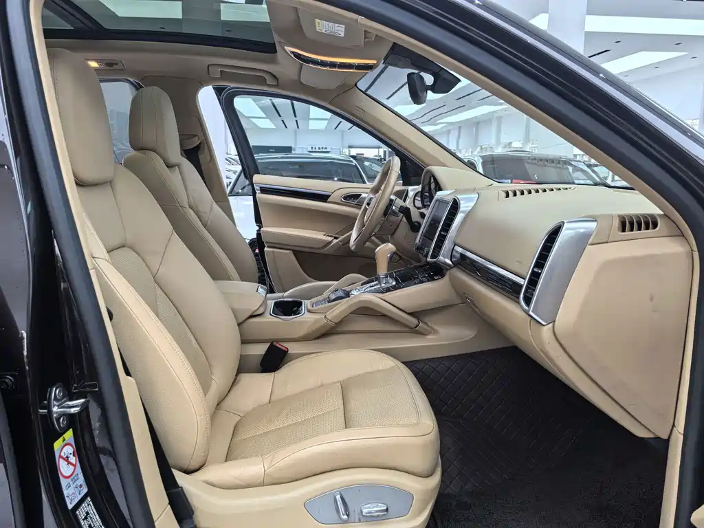 Porsche Cayenne 2017 — фото 12