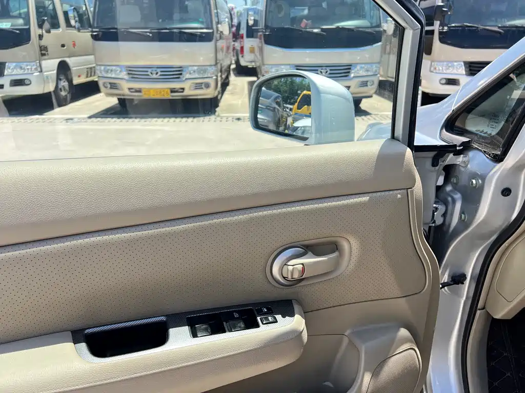 Nissan Tiida 2011