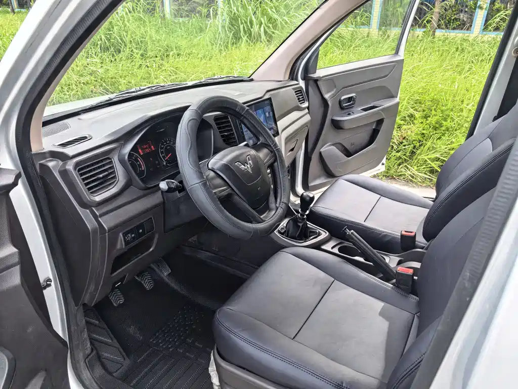 Wuling Hongguang V 2020 — фото 10