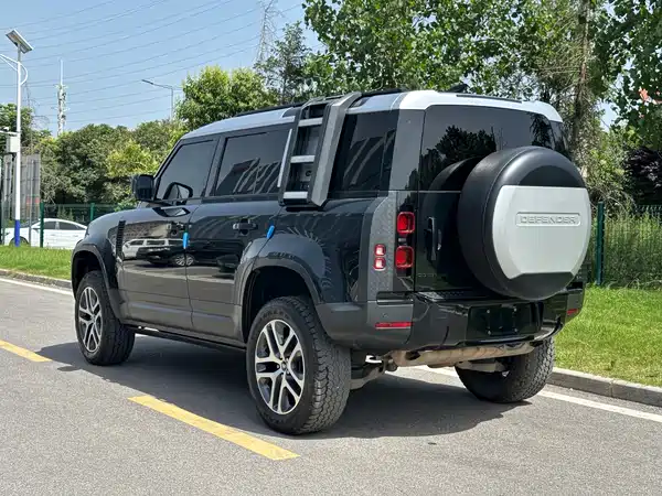 Land Rover Defender 2021