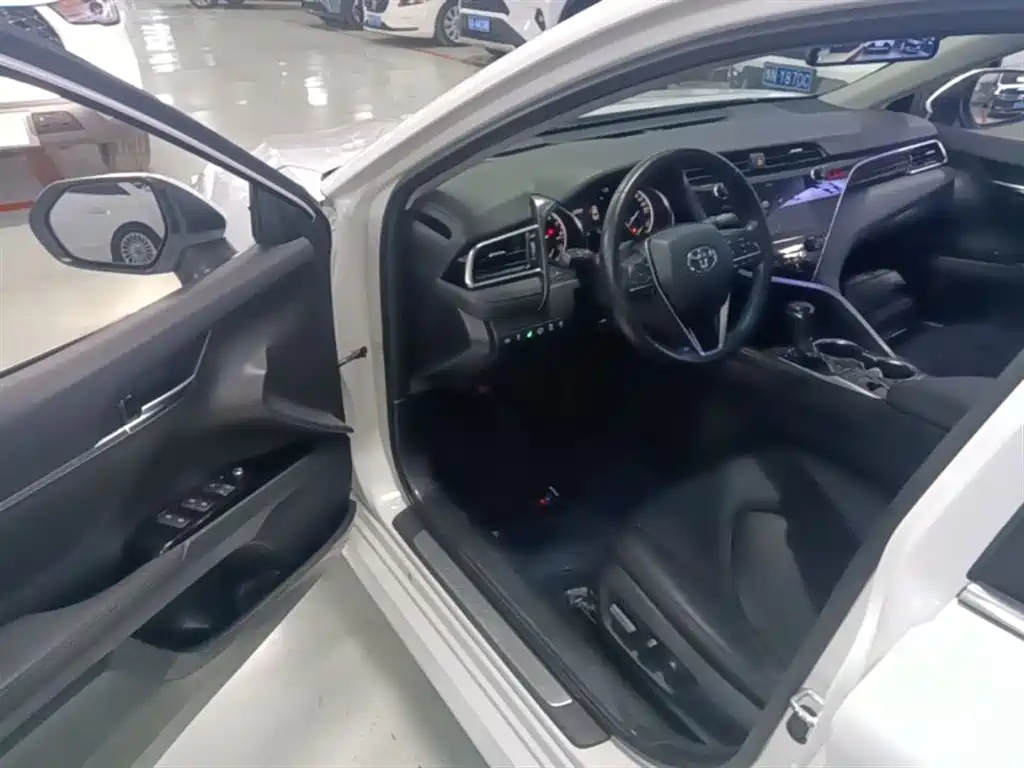 Toyota Camry 2020 — фото 16