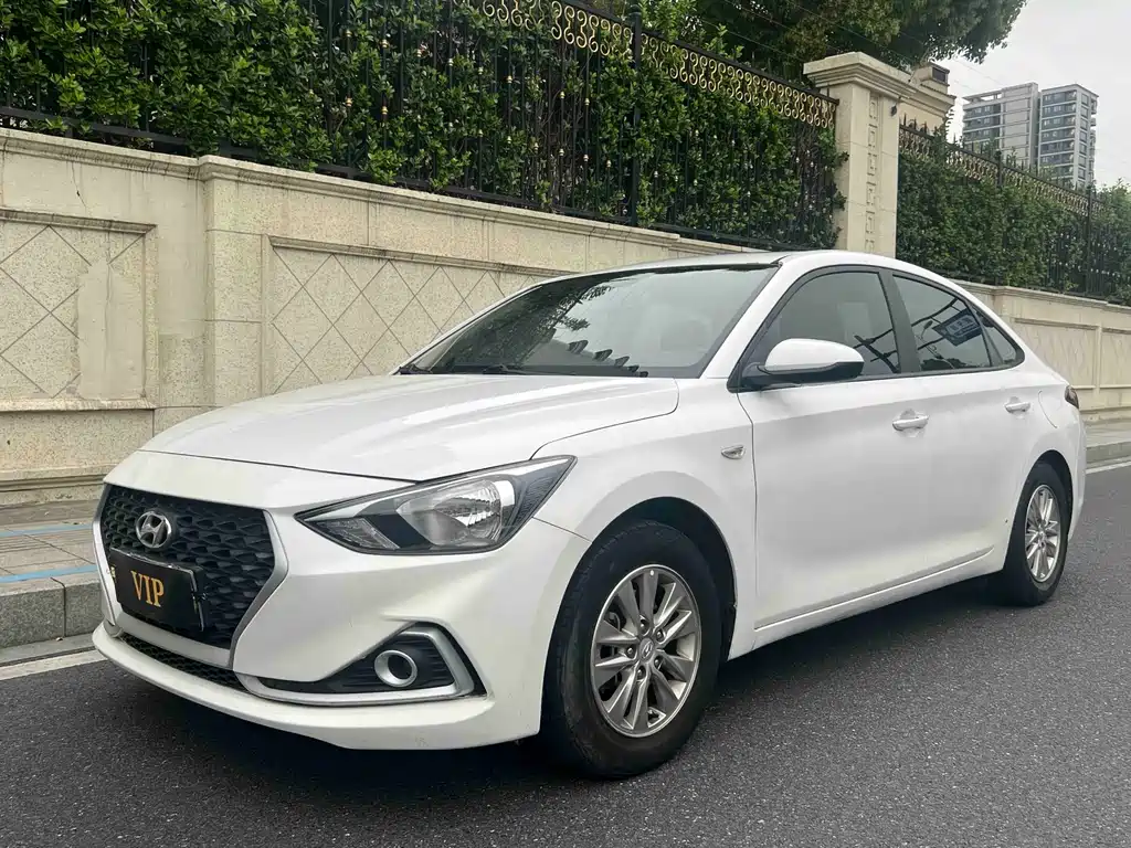 Hyundai Elantra 2018 — фото 1