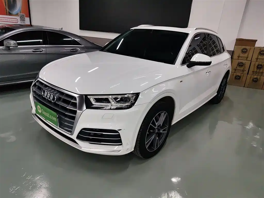 Audi Q5L 2020 — фото 1