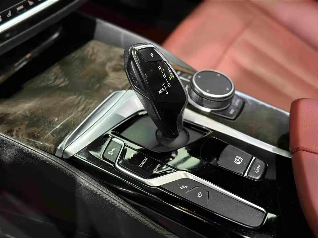 BMW 5 Series 2020 — фото 16