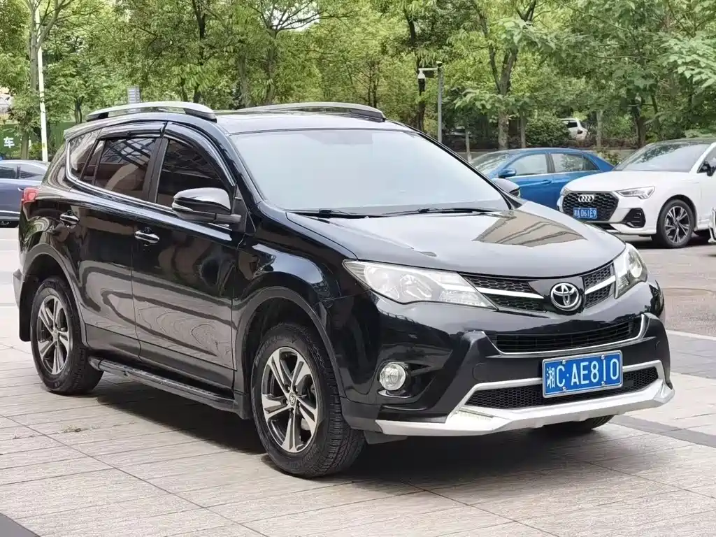 Toyota RAV4 2015 — фото 3