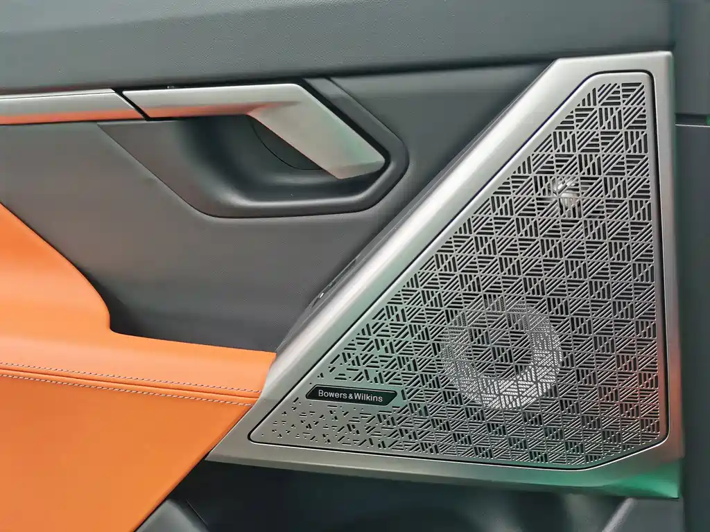 BMW M5 New Energy 2024 — фото 25