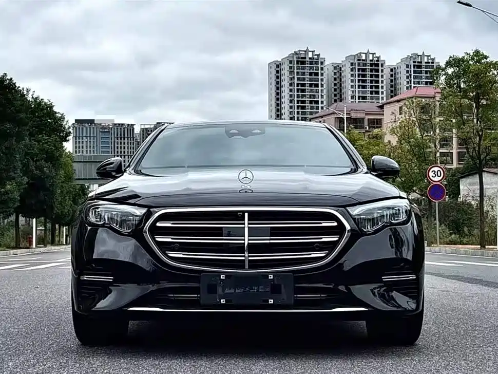 Mercedes-Benz E-Class 2025 — фото 2