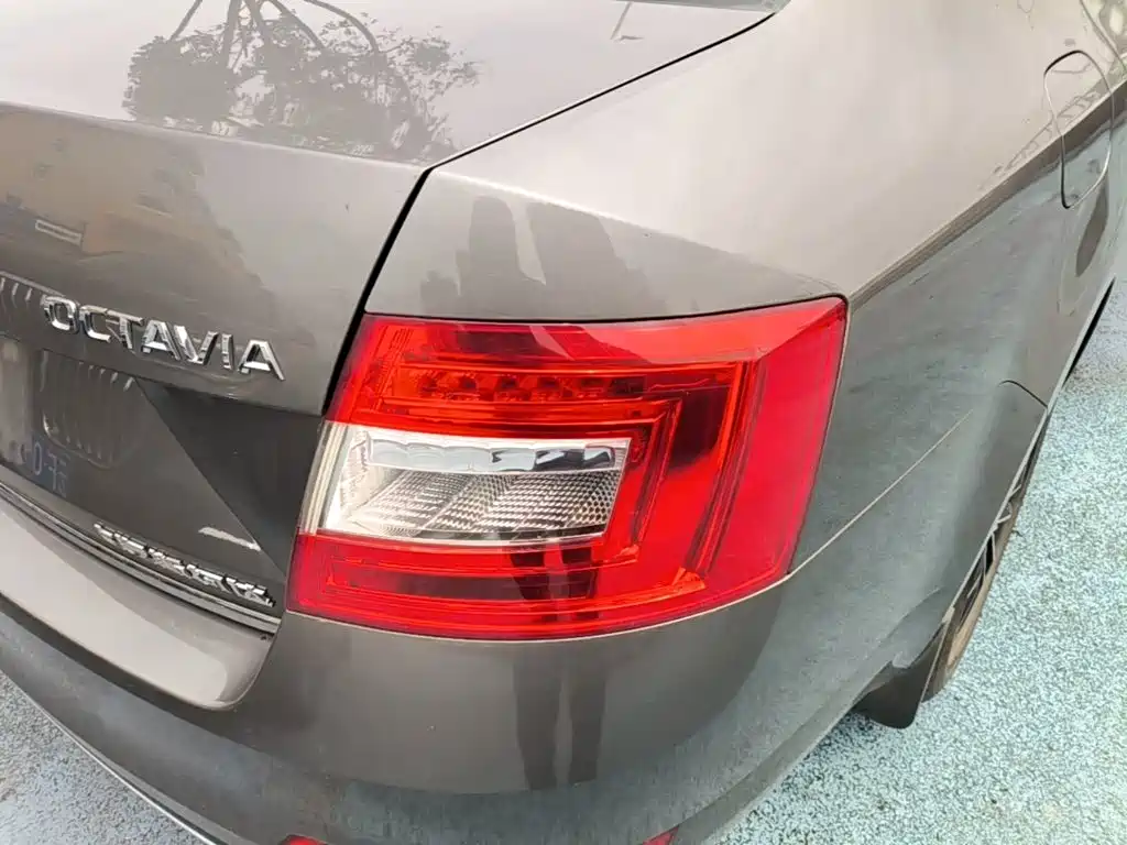 Skoda Octavia 2017 — фото 8