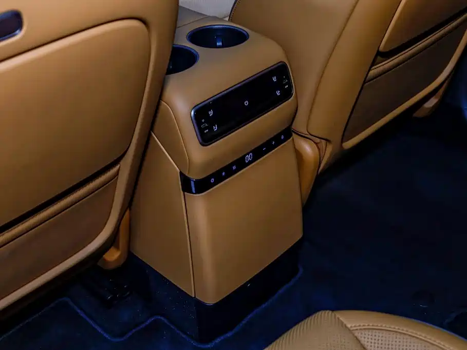 Li Auto i8 2025 — фото 12