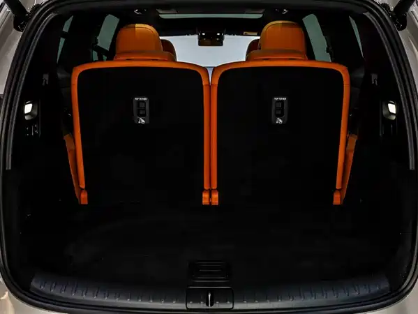 Li Auto i8 2025