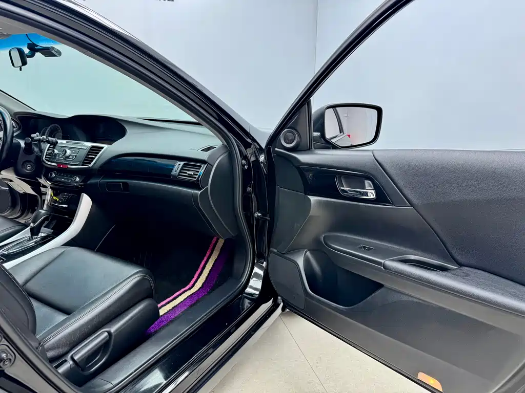 Honda Accord 2017 — фото 13