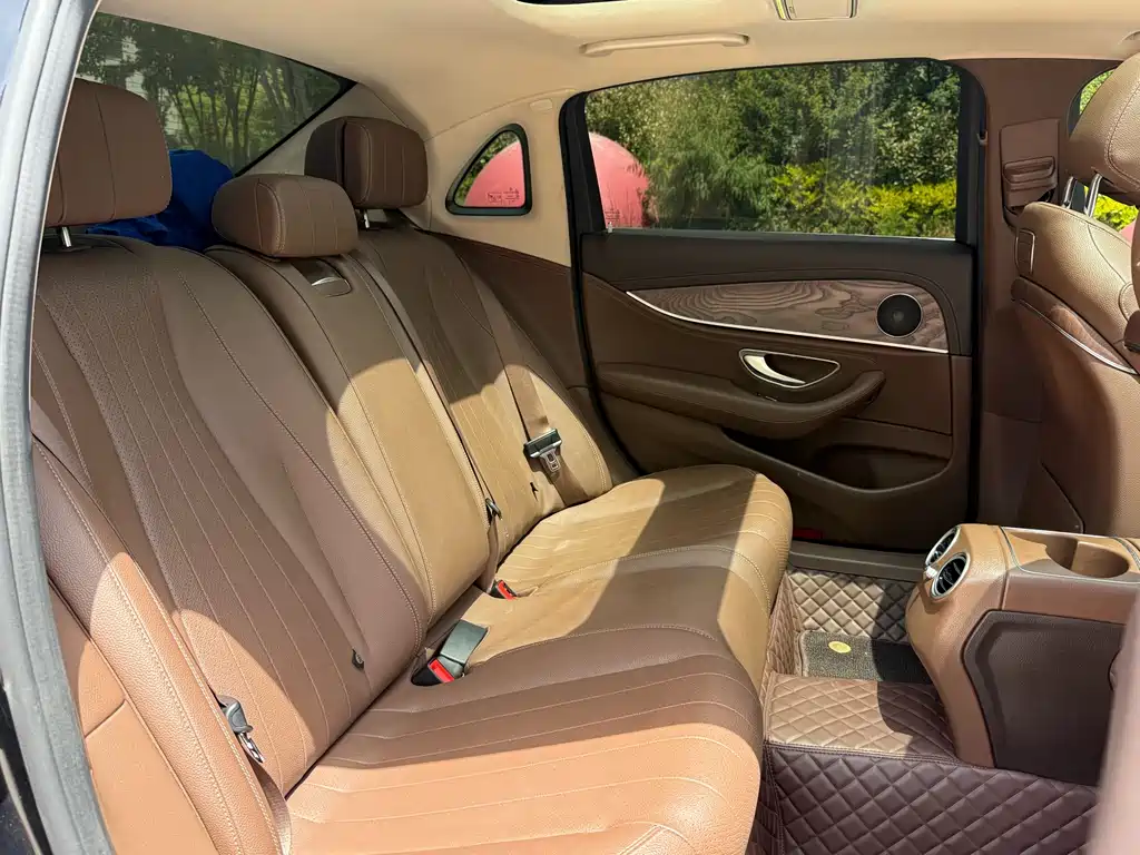 Mercedes-Benz E-Class 2020 — фото 28