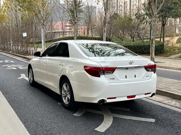 Toyota Reiz 2013
