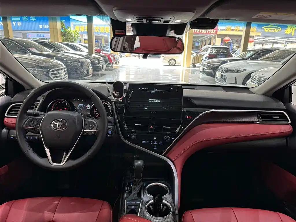 Toyota Camry 2021 — фото 9