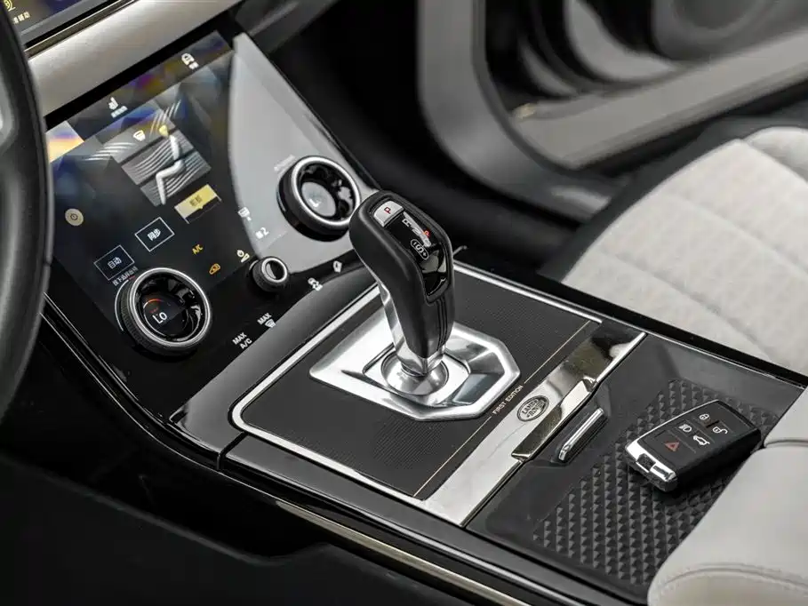 Land Rover Evoque 2022 — фото 18