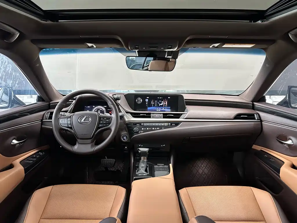 Lexus ES 2020 — фото 10