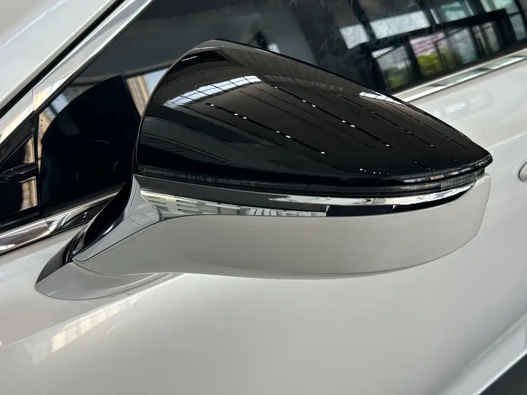 Lexus ES 2020 — фото 15