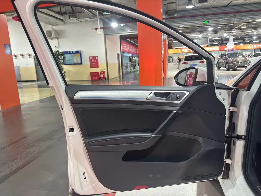 Volkswagen Golf Pure Electric 2020 — фото 17
