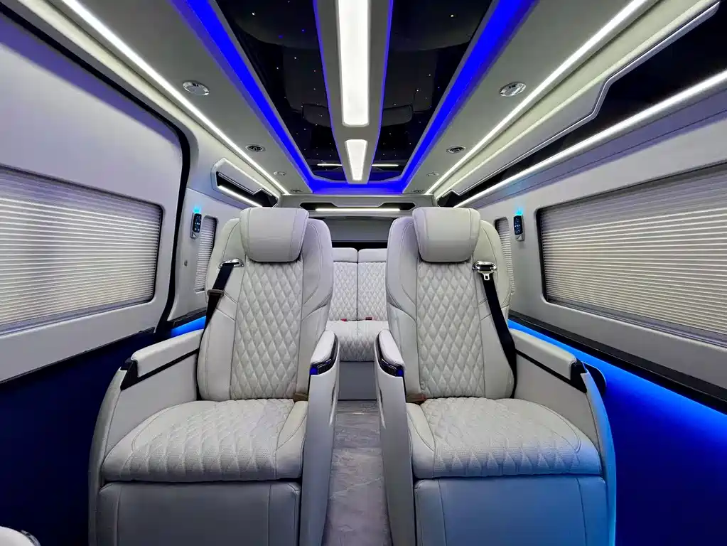 Toyota Hiace 2021 — фото 14