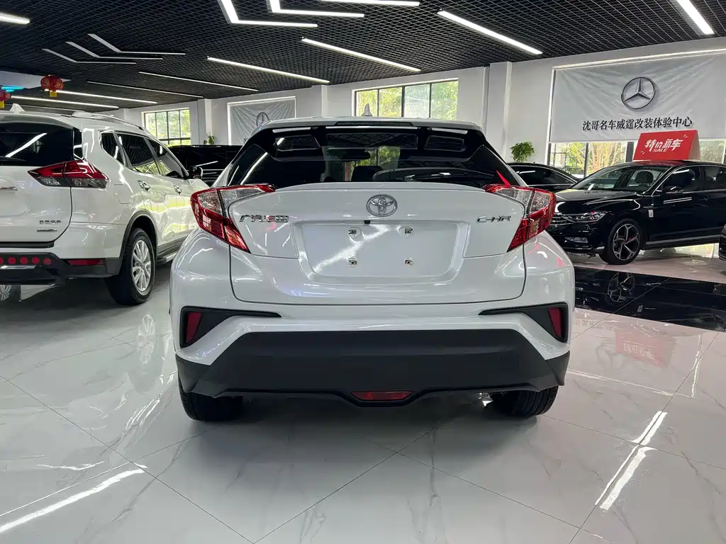 Toyota C-HR 2023 — фото 7
