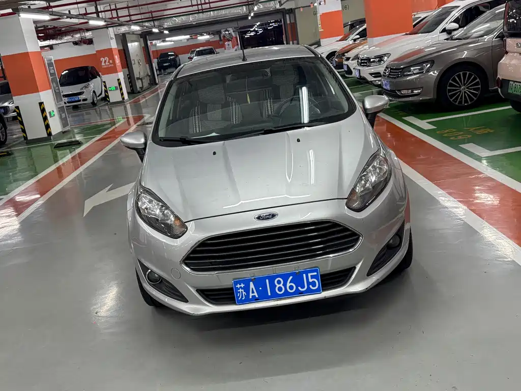 Ford Fiesta 2014 — фото 2