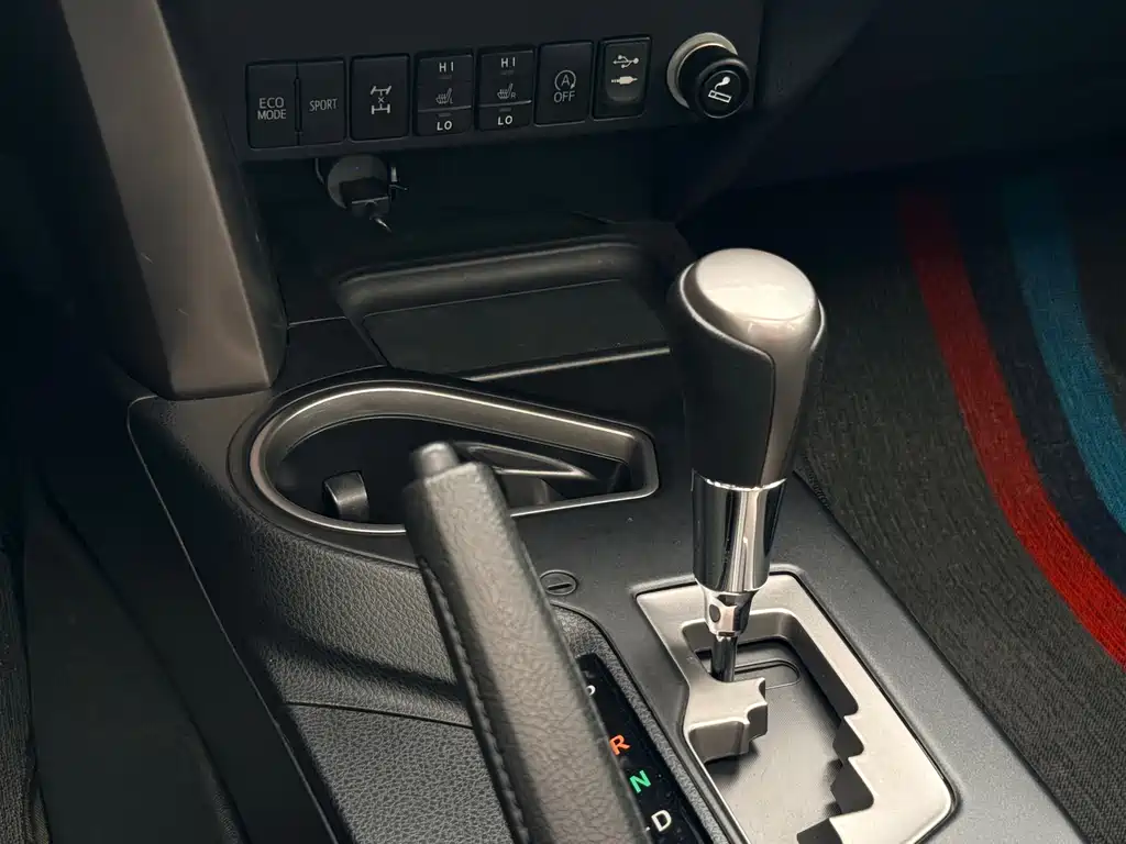 Toyota RAV4 2017 — фото 14