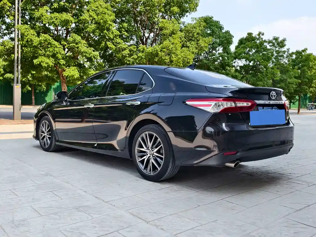 Toyota Camry 2022 — фото 4