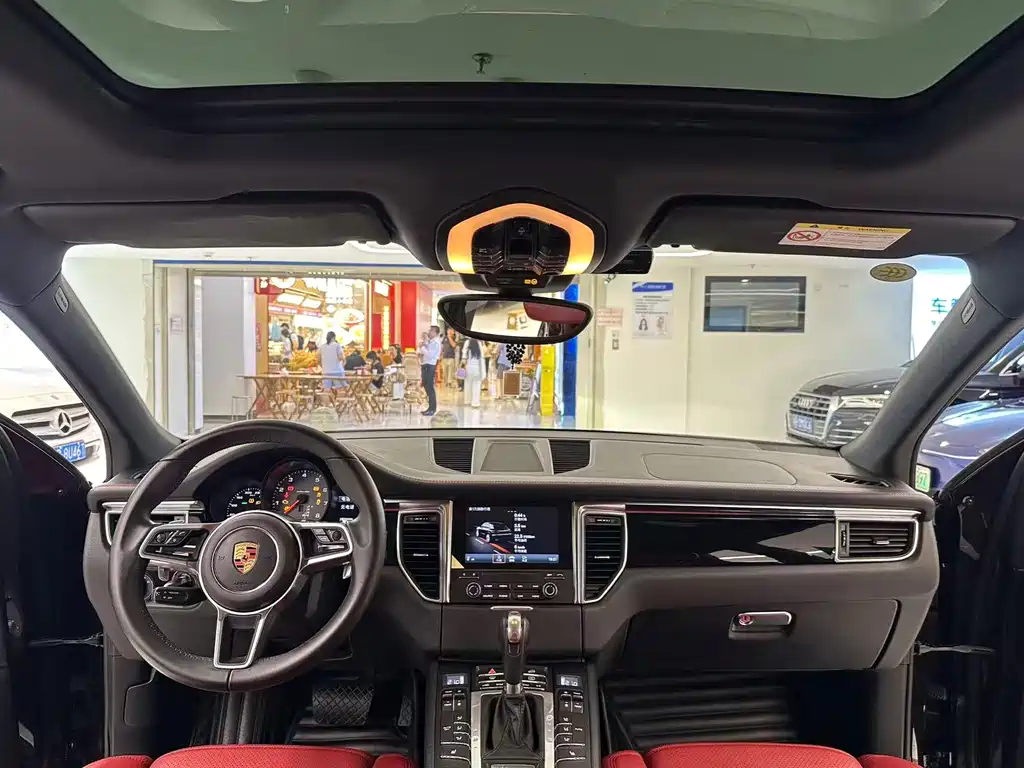 Porsche Macan 2018 — фото 20