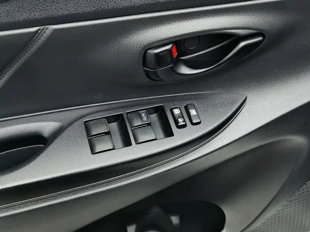 Toyota Yaris L 2018 — фото 9