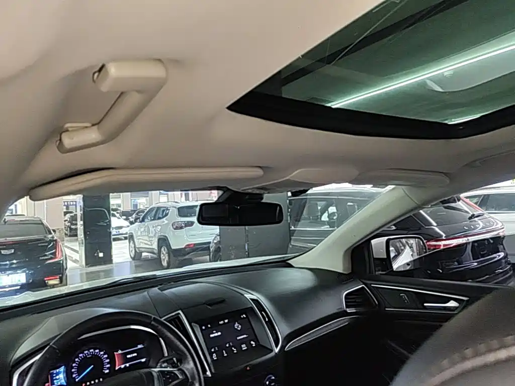Ford Edge 2018 — фото 18