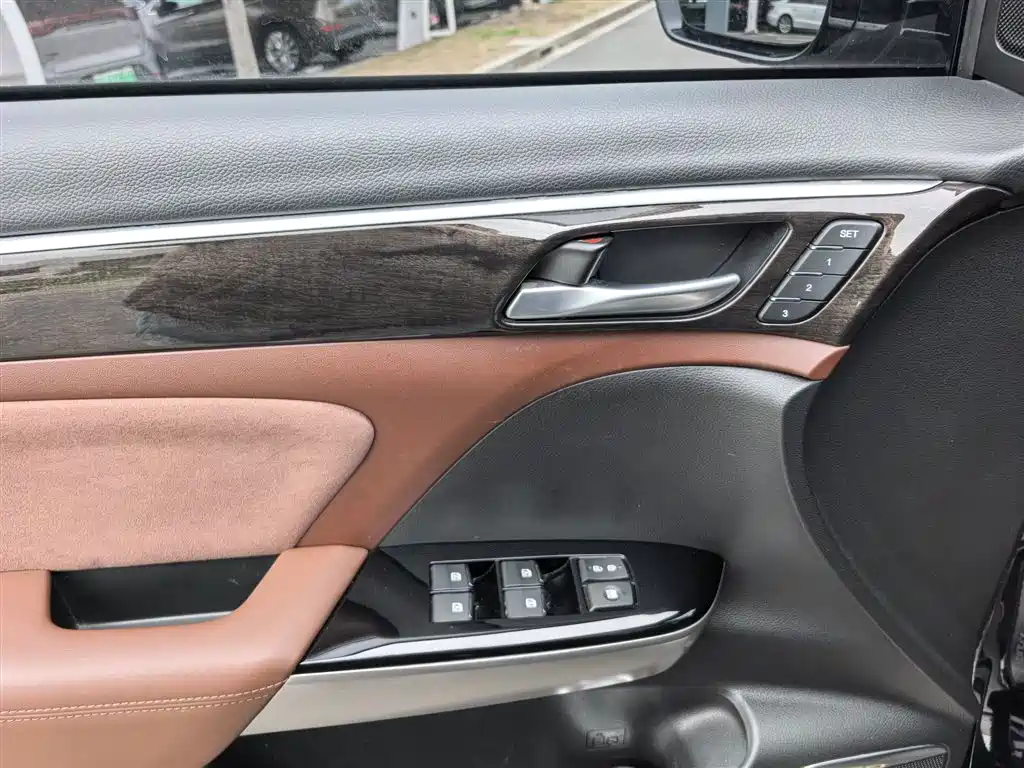 GAC Motor Trumpchi GS8 2019 — фото 13