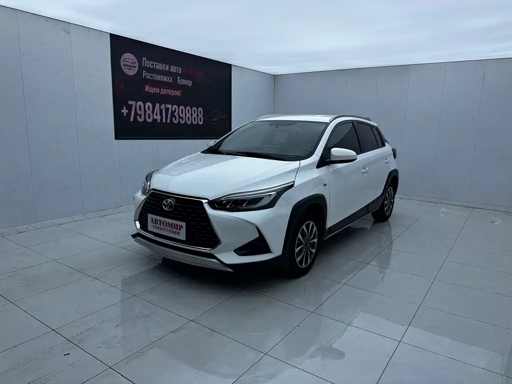 Toyota Yaris L 2022 — фото 1