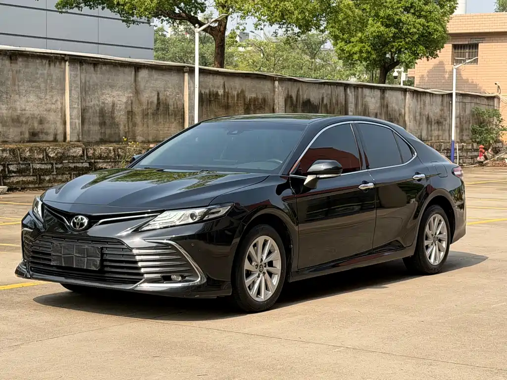 Toyota Camry 2021 — фото 1